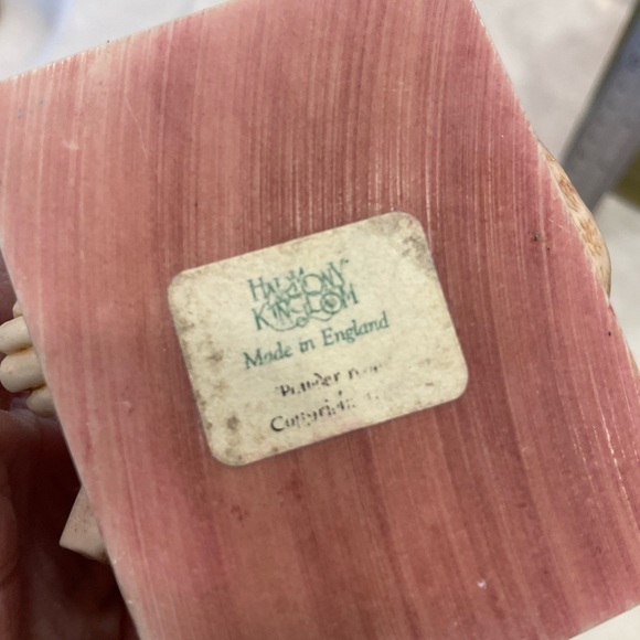 Harmony Kingdom Powder Room Cats Trinket Box Figurine, 2.5" tall x 2.25" wide - Picture 6 of 9